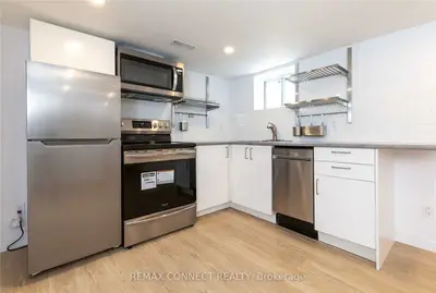 1370 Woodbine Avenue Lower, Toronto, On M4c 4g5