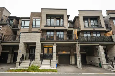 Att/Row/Townhouse in Ajax