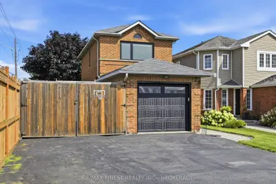 28 Melborne Court, Whitby, On L1r 1s2