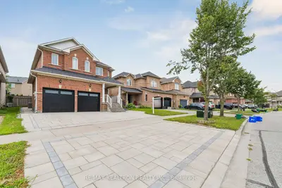 194 Robert Adams Drive, Clarington, On L1e 3h9