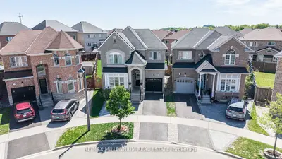 19 Bellotti Crescent, Ajax, On L1z 0m2