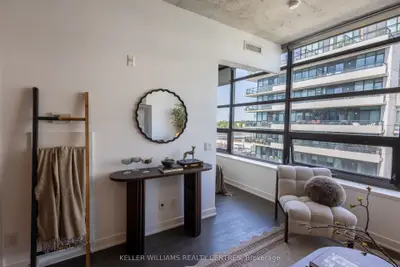 1201 Dundas Street E 806, Toronto, On M4m 1s2
