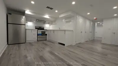 1150 Woodbine Avenue Unit #4, Toronto, On M4c 4c9