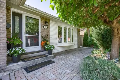 27 Staley Terrace, Toronto, On M1w 2e6