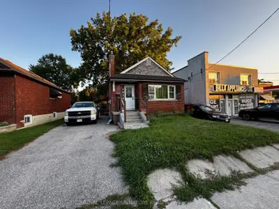 2935 St Clair Avenue E, Toronto, On M4b 1n9