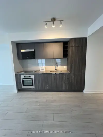 2033 Kennedy Road 3105, Toronto, On M5t 0b9