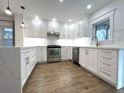 3 Costain Avenue, Toronto, On M4e 2g7