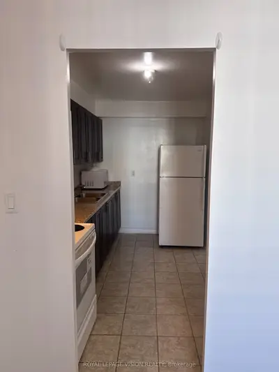 5 Massey Square 2801, Toronto, On M4c 5l6