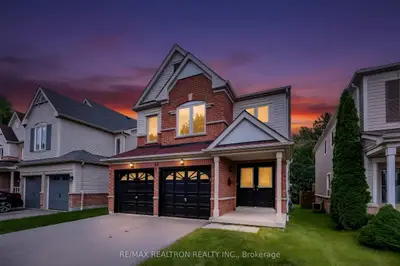 Detached in Whitby