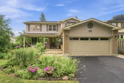 Detached in Whitby