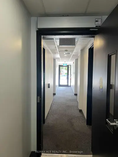 3686 St Clair Avenue E 105, Toronto, On M1m 0e4