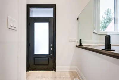 195 Danforth Road, Toronto, On M1l 3x1