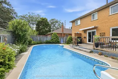 4 Martinet Street, Whitby, On L1n 8k8