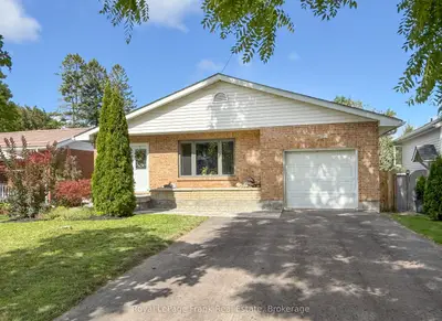 Detached in Scugog