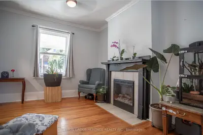 96 Agnes Street, Oshawa, On L1g 1v4