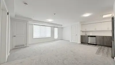 45 Connaught Avenue 402, Toronto, On M4l 2v8
