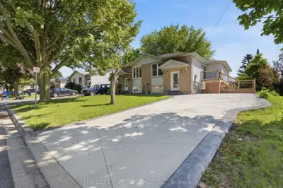 1 Lockhart Gate, Clarington, On L1c 4k9