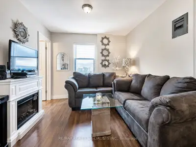 1659 Gerrard Street E, Toronto, On M4l 2a9
