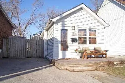 122 Harding Boulevard, Toronto, On M1n 3e2
