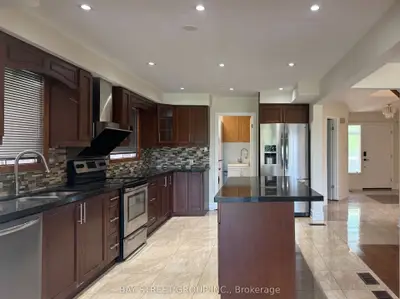 32 Perthshire Street, Toronto, On M1v 3a9