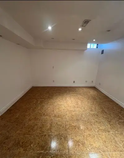 6 Adams Park Gate Basement, Toronto, On M1c 5a1
