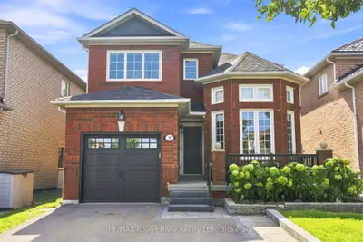 Detached in Whitby