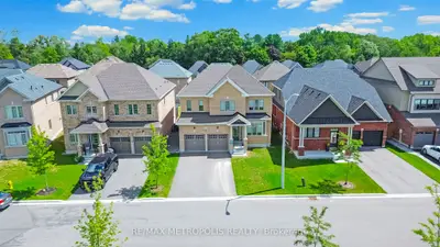 15 Douglas Kemp Crescent Main & Upper, Clarington, On L1c 7e3