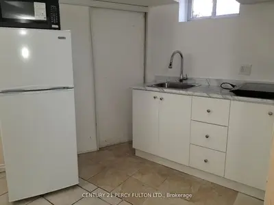182 Confederation Drive Bsmt 2, Toronto, On M1g 1b1