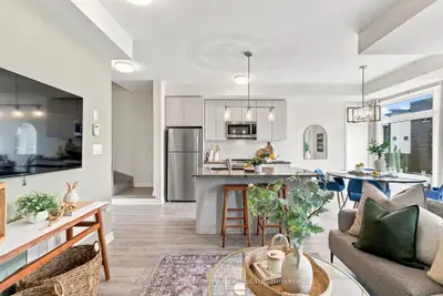 2550 Castlegate Crossing 204, Pickering, On L1x 0g4