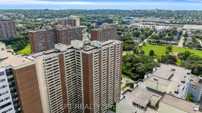 5 Massey Square 2811, Toronto, On M4c 5l6