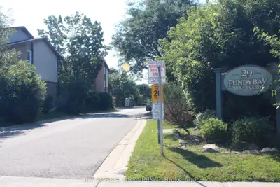 29 Fundy Bay Boulevard 44, Toronto, On M1w 3a2