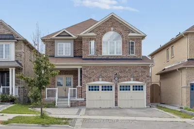Detached in Oshawa