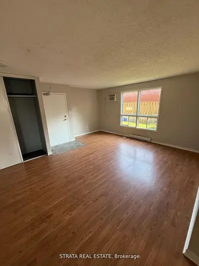 338 Malaga Road 1, Oshawa, On L1j 1n7