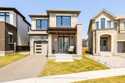 Detached in Whitby