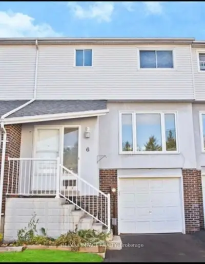 Condo Townhouse in Whitby