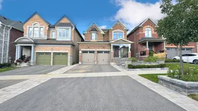 Detached in Whitby