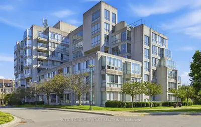 Condo Apartment in Ajax