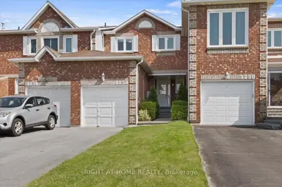 Att/Row/Townhouse in Pickering