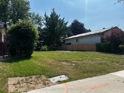 46 Howell Square, Toronto, On M1b 1c4