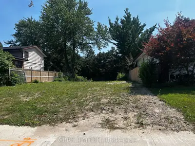 46 Howell Square, Toronto, On M1b 1c4