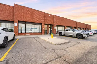 120 Dynamic Drive 35, Toronto, On M1v 5c9