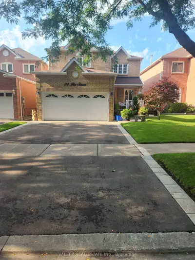 28 Iles Street, Ajax, On L1t 3v4