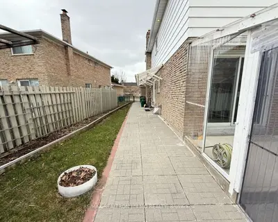 22 Hartleywood Drive Lower, Toronto, On M1s 3n2