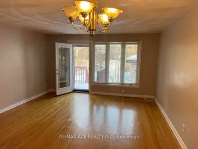 26 Oakridge Drive Main, Toronto, On M1m 2a4