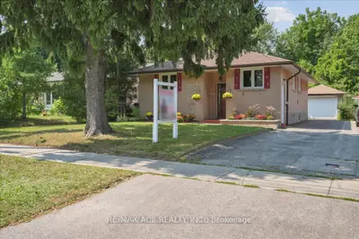 26 Oakridge Drive Bsmt, Toronto, On M1m 2a4