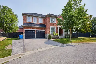 8 Mackeller Court, Ajax, On L1t 0g2