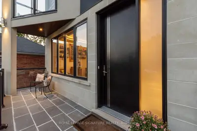 8 Dunkirk Road, Toronto, On M4c 2l9