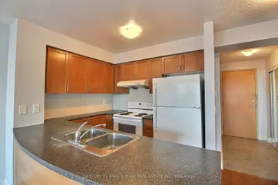 60 Brian Harrison Way 2205, Toronto, On M1p 5j5