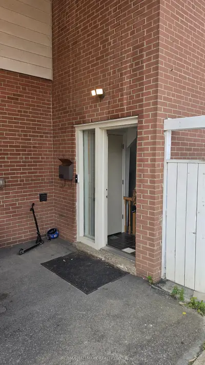 888 Krosno Boulevard Room 2, Pickering, On L1w 1h4