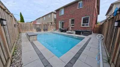 121 Blackwell Crescent, Oshawa, On L1l 0c1